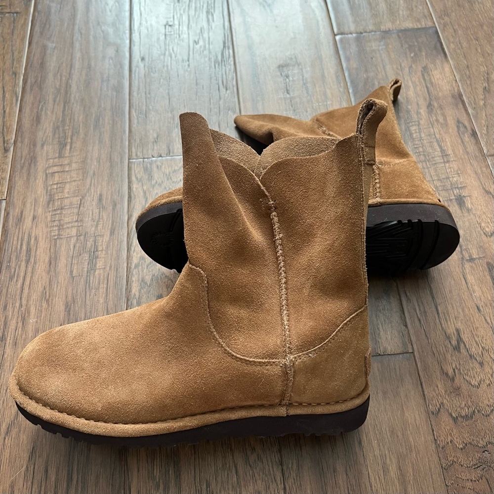 UGG Women’s Brown Suede Boots